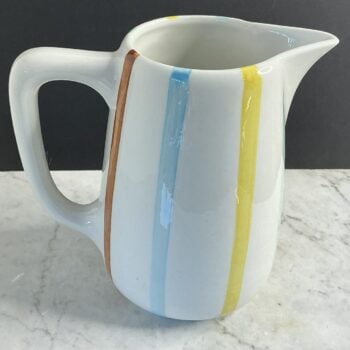 De Sphinx Parafeu vintage waterkan pitcher met handbeschilderde strepen – 17 cm