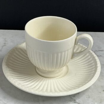 Wedgwood Edme espressokop en schotel | Crèmekleurige mokkakop | Queen’s Ware aardewerk | Per kop en schotel