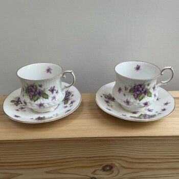 Vintage Queens Rosina Violet kop en schotels – Set van 2 – Fine Bone China – Made in England