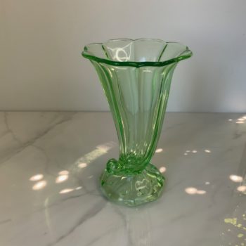 Vintage vaas groen glas 21cm