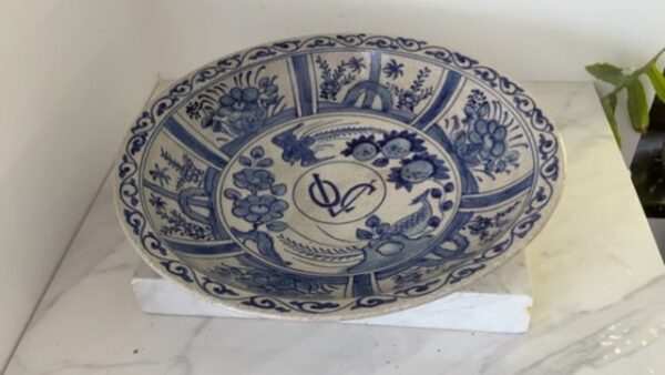 Grote Delfts Blauwe VOC Schotel – 39,5 cm – Vintage Aardewerk met Craquelé – Verenigde Oost-Indische Compagnie - Afbeelding 4
