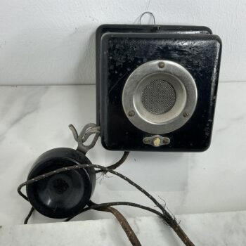 Authentieke industriële intercom met vintage uitstraling