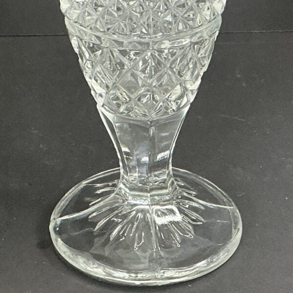Vintage glazen vaas op voet met geschulpte rand – 20 cm - Afbeelding 5
