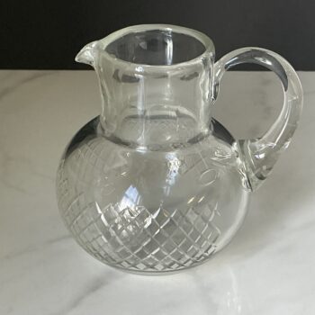 Vintage kristallen schenkkan met ruitpatroon en sterbodem – 13 cm