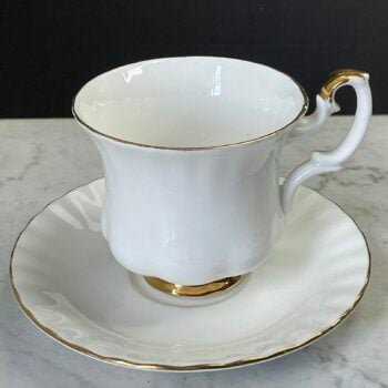Royal Albert Val d’Or kop en schotel – vintage wit porselein met goudrand