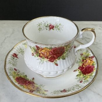 Queen’s Rosina kop en schotel – vintage Engels porselein met rozen