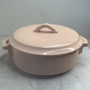 Vintage Longwy dekschaal pastelroze | Art deco schaal met deksel | Frans aardewerk Ø 20 cm | Roze groenteschaal
